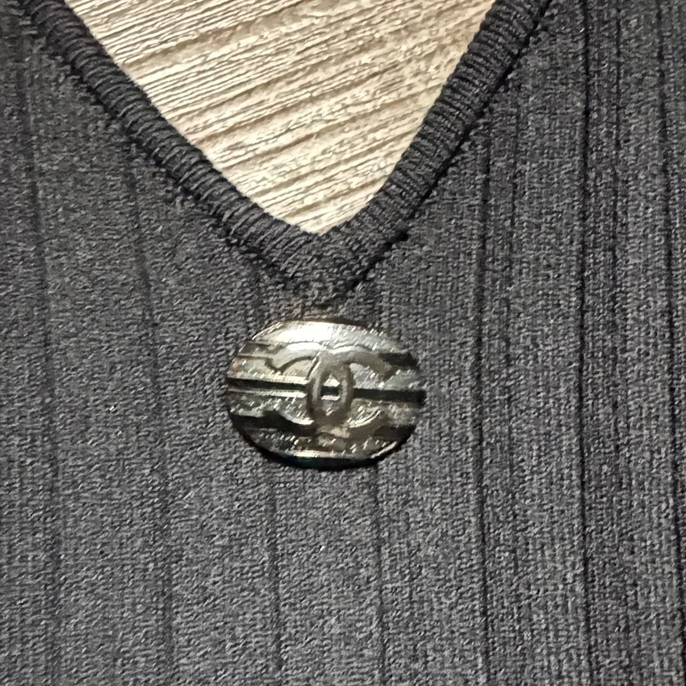 CHANEL Black Pleated Dress 👗 with Logo Button V neck - Picture 6 of 14